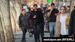 Երևանի փողոցներից մեկում, արխիվային լուսանկար