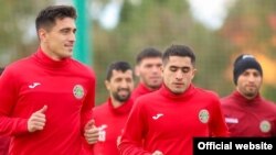 Дастаи "Истиқлол"-и Душанбе ҳини тамрин.