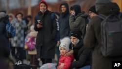 Жители Краматорска на вокзале в ожидании поезда