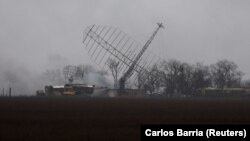 Возле аэропорта в Мариуполе, февраль 2022 года