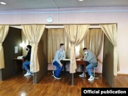 Датэрміновае галасаваньне на выбарчым участку ў Гомлі. 22 лютага 2022