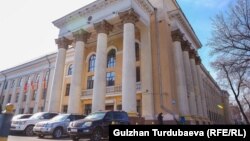 Улуттук банктын имараты.