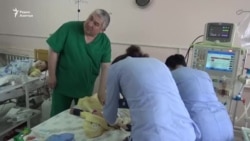 Жасалма бөйрөккө байланган балдар