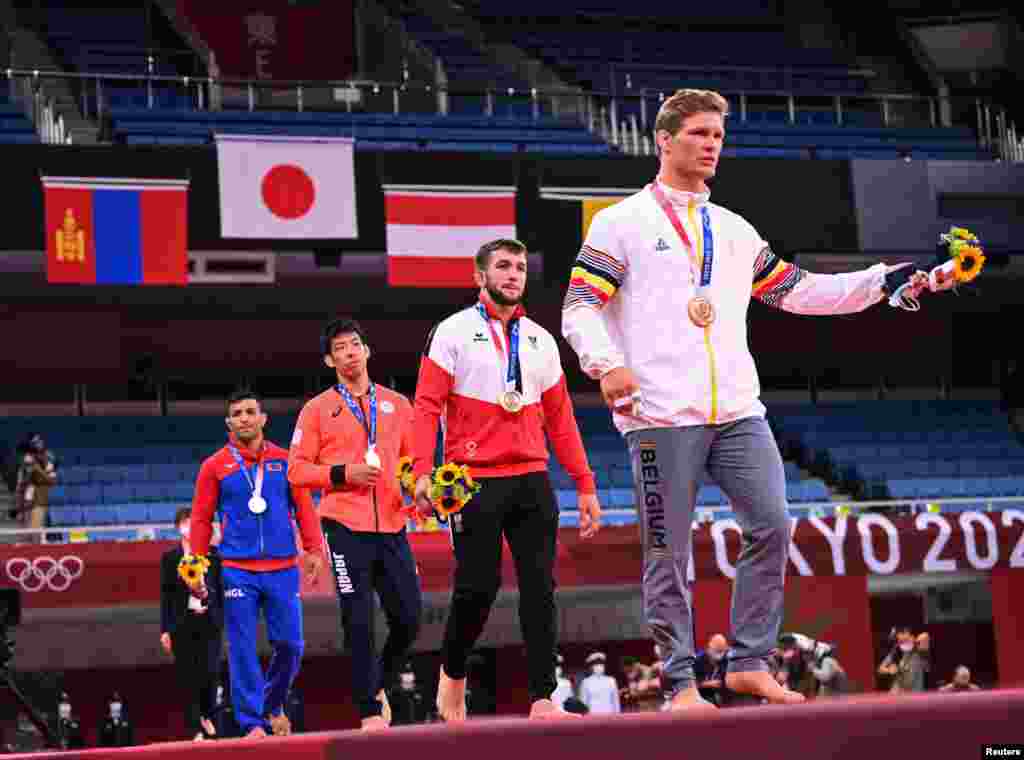 Призеры Олимпийских игр в Токио в весовой категории до 81 килограмма: Маттиас Кассе (Бельгия, бронза), Шамиль Борчашвили (Австрия, бронза), чемпион Японии Таканори Нагасе и серебряный призер Саед Моллаеи