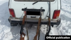 Изъятое у браконьеров оружие. 