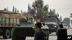 Латакиянын түштүк-чыгышындагы Хмеймим авиабазасындагы орус армиясынын танктары. Иллюстрациялык сүрөт.