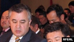 "Ата Мекен" партиясынын лидери Өмүрбек Текебаев менен партиянын координатору Алманбет Шыкмаматов. Азаттыктын архивинен