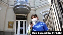 Как утверждают медики, уровень диагностики и лечения лихорадки Крым-Конго в Грузии сегодня достаточно высок. Так что поводов для паники нет, главное – соблюдать меры предосторожности и своевременно обращаться к врачу