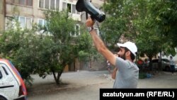 Armenia - A resident of Armavir demonstrates against Mayor Ruben Khlghatian, 21 June, 2018.