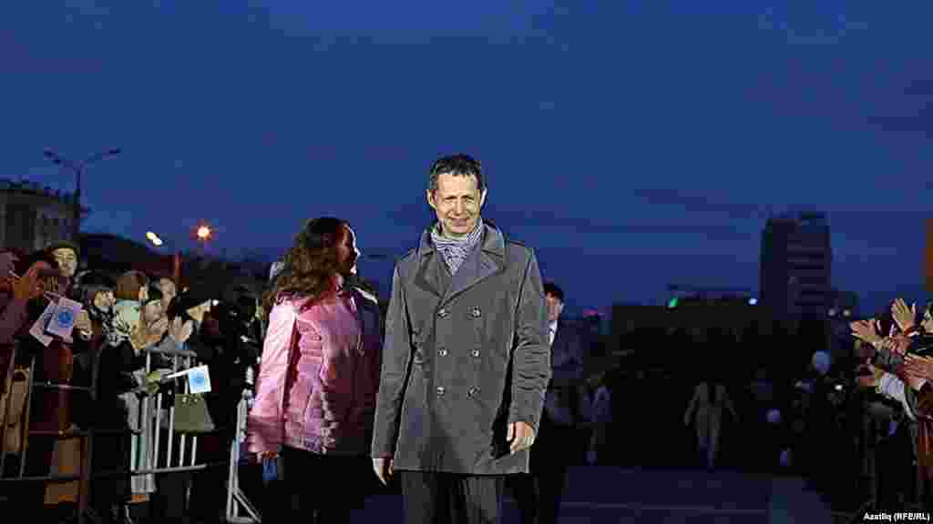 Камал театры каршында яңа сезон ачу тантанасы. Илтөзәр Мөхәммәтгалиев. &nbsp;