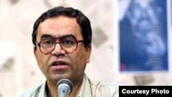 رضا عليجانی، روزنامه نگار و عضو شورای فعالان ملی مذهبی و سردبير نشريه توقيف شده «ايران فردا»