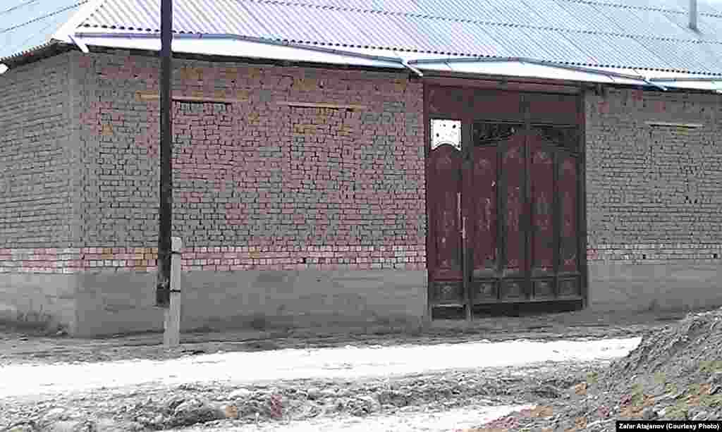 Для строительства такого дома приблительно нужно до 55 тысяч кирпичей