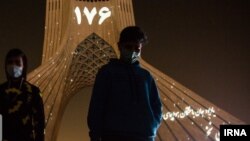 جمهوری اسلامی در تلاش برای مصادره سالگرد سرنگونی هواپیمای مسافربری اوکراینی، چند مراسم رسمی از جمله نورپردازی برج آزادی تهران را به یاد قربانیان حادثه برگزار کرد