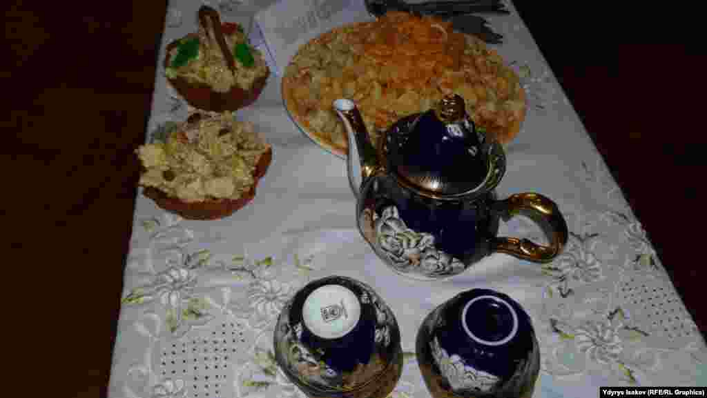 А на узбекском столе вы увидите маленькие манты и зеленый чай.&nbsp;