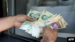 The rial has lost 29 percent of its value since nationwide protests erupted in Iran in September. (file photo)