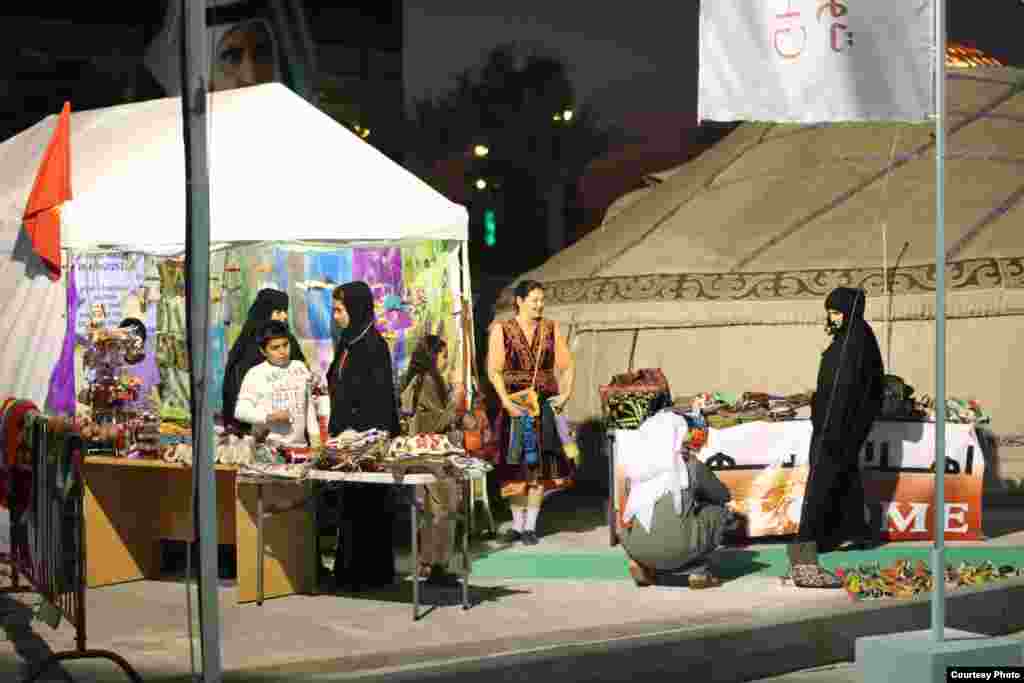 Кыргыз көргөзмөсүнө кызыгуу күч.