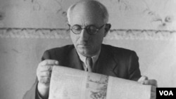 پیشه‌وری در انتخابات مجلس چهاردهم از تبریز نامزد شد و با رای بالا به عنوان نماینده این شهر انتخاب شد.