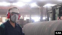 ۶۰۰ كارگر كارخانه لوله سازى خوزستان از ۱۵ ماه پيش حقوق دريافت نكرده اند.