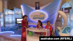 Aşgabadyň Sergi köşgünde açylan “Bilim, sport we syýahatçylyk berkarar döwletiň bagtyýarlyk döwründe” atly halkara sergisinde, 5-nji noýabr.