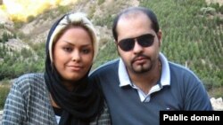  زیبا صادق‌زاده در کنار همسرش پیمان عارفی