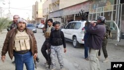 نیروهای دولتی در کنار عشایر سنی در شهر رمادی