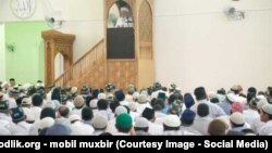 Имам читает проповедь в узбекской мечети. Иллюстративное фото.  
