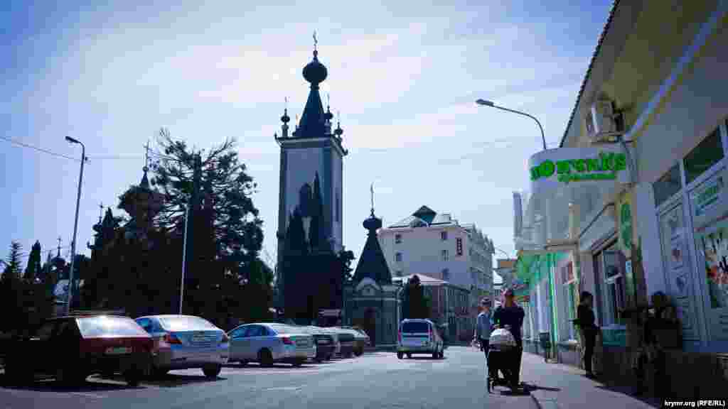 Eski qale olğan yerde Qırımnıñ bütün azizleri ve Födor Stratillat kilsesi