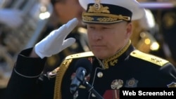Віцеадмірал Сергій Єлісєєв на параді 9 травня 2020 року в російському Калінінграді з українськими нагородами