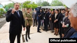 İlham Əliyev cəbhə bölgəsində.