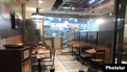 Первый этаж пункта быстрого питания Burger King после взрыва