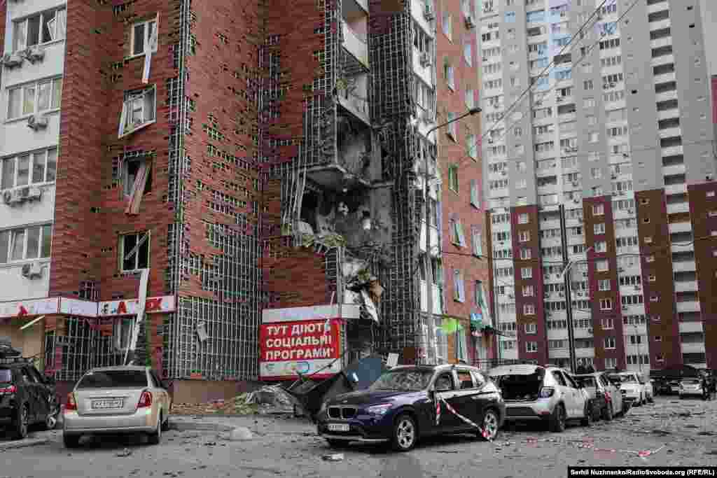 На фото – руйнування в одній із житлових новобудов Києва. 10 червня 2025 року