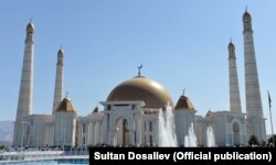 "Türkmenbaşynyň ruhy metjidi" atly metjit. Gypjak.