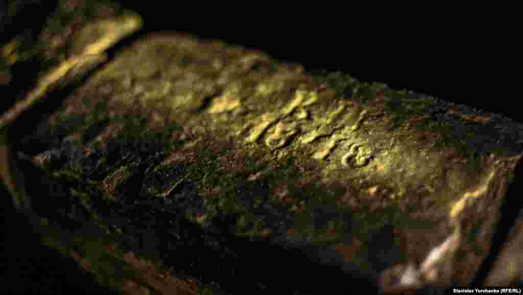 Глибочицю сховали під землю ще в середині 19 століття. Тому всьому комплексу як мінімум півтори сотні років.