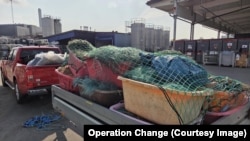 Рибальські сітки готують до відправки на фронт до України. Швеція