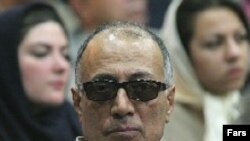 نمایشگاهی از آثار عباس کیارستمی در لانگ آیلند آمریکا، به نمایش درآمده است.