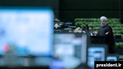 حسن روحانی در نشست دفاع از وزیرانش در مجلس در مردادماه ۹۶ 