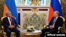 Встреча президентов Армении и России - Сержа Саргсяна (слева) и Владимира Путина, Москва, 8 мая 2014 г. (Фотография - пресс-служба президента Армении) 