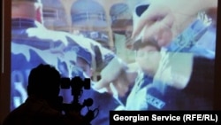 Кампания "слива" компромата на оппозицию стартовала рано утром