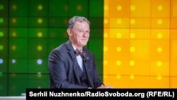 «Не було складно», – сказав Джордж Кент, який також знає російську і польську мови