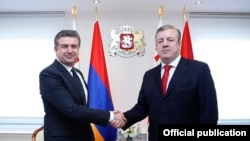 Встреча премьер-министров Армении и Грузии, Карена Карапетяна (слева) и Георгия Квирикашвили, в Тбилиси, 23 февраля 2017 г. 