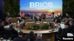 2025 йил 6 июль куни Рио-де-Жанейрода бўлиб ўтган БРИКС саммитига Хитой раҳбари Си Цзиньпин ва Россия президенти Владимир Путин қатнашмади.