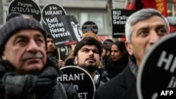 Թուրքիա - «Մենք բոլորս Հրանտ ենք, բոլորս հայ ենք» կարգախոսով ցույց Ստամբուլում՝ Հրանտ Դինքի սպանության 8-րդ տարելիցի կապակցությամբ, 19-ը հունվարի, 2016թ․
