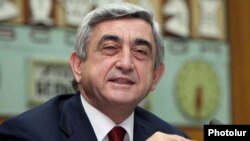 Armenia -- President Serzh Sarkisian chairs a meeting of the Armenian Chess Federation, 1Feb2011.