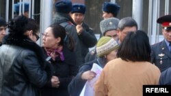 Сўнгги пайтларда Қирғизистонда ҳуқуқ ҳимоячиларига нисбатан тазйиқ ва таъқибнинг кучайиб бораётгани қирғиз жамоатчилиги орасида норозилик кайфиятини кучайтираяпти. 