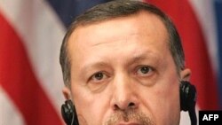 نخست وزير ترکيه گفت به ارتش اين کشور اختيار داده است تا برای مقابله با شورشيان کرد به عمليات برون مرزی دست زده و وارد شمال عراق شوند.