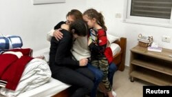 الا و دفنا در آغوش مادرشان پس از آزاد شدن