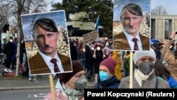 Берлинда сугышка каршы чарада катнашучылар Путин сурәтен тоткан