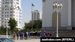 Уборка улиц Ашхабада (Иллюстративное фото)  