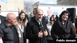 Armenia - Opposition mayoral candidate Martun Grigorian addresses voters in Gyumri.