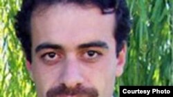 اتهامات عدنان حسن پور نقشه برداری از مختصات مراکز نظامی ايران، فراری دادن دو محکوم از استان خوزستان به خارج از کشور و مصاحبه با رسانه های بيگانه است.